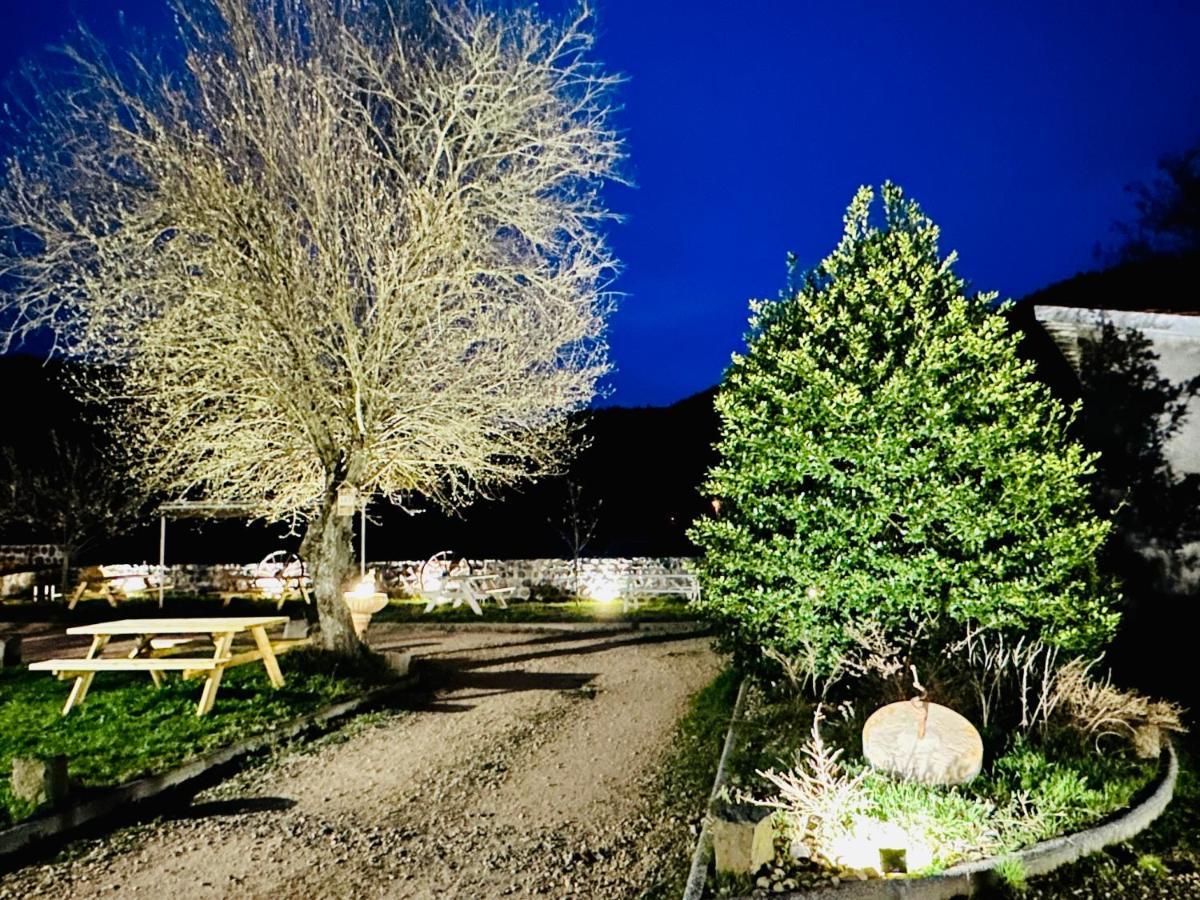 Hl Hotel De La Loire Goudet Экстерьер фото